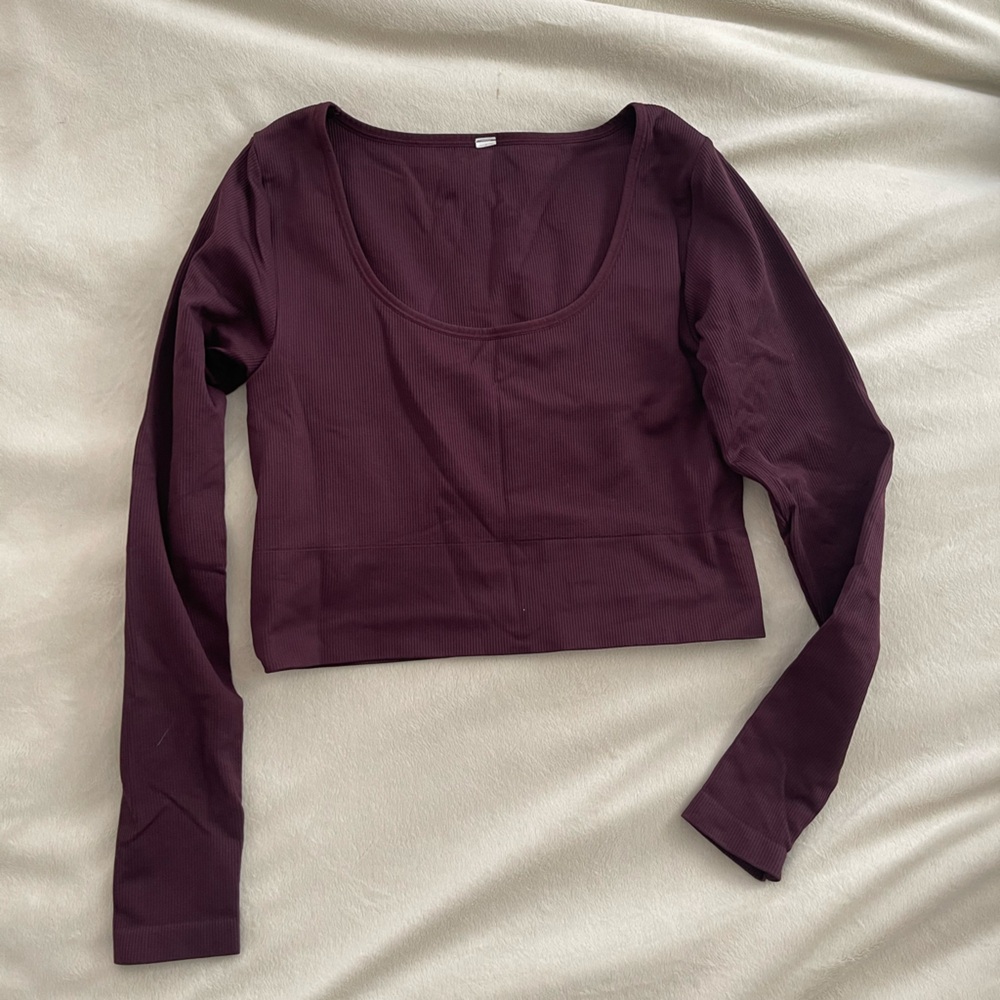 Athleta Aurora Spiced Cabernet Seamless long sleeve scoop neck crop top, size M